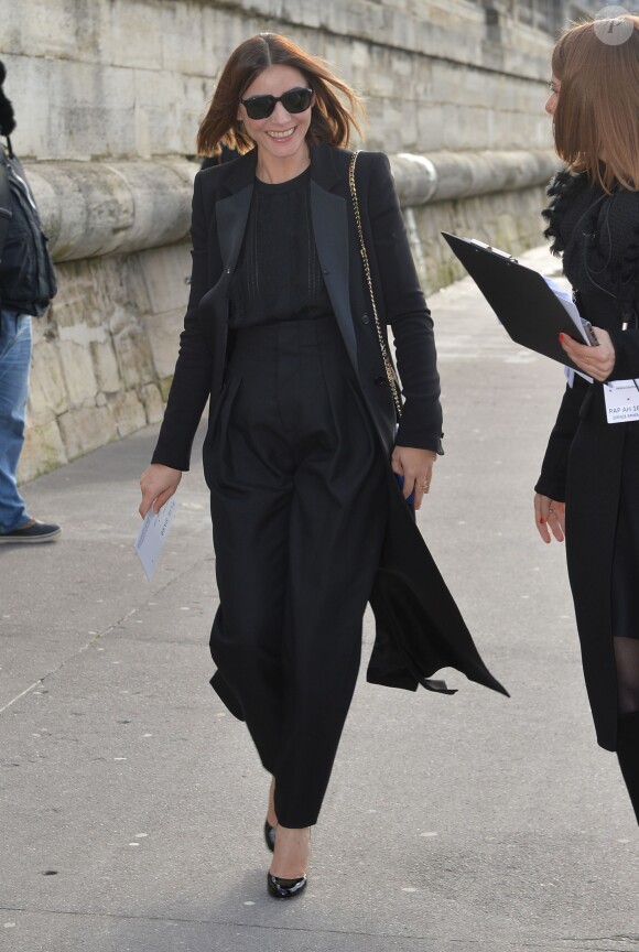 Clotilde Courau arrive au Jardin des Tuileries pour assister au défilé Elie Saab. Paris, le 5 mars 2016. © CVS / Veeren / Bestimage
