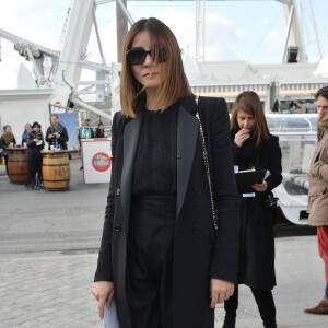 Clotilde Courau arrive au Jardin des Tuileries pour assister au défilé Elie Saab. Paris, le 5 mars 2016. © CVS / Veeren / Bestimage