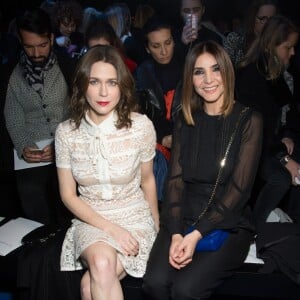 Marie-Josée Croze et Clotilde Courau lors du défilé "Elie Saab" prêt-à-porter Automne-Hiver 2016/2017 à Paris le 5 mars 2016. © Agence / Bestimage