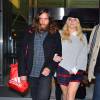 Kesha et son compagnon Brad Ashenfelter arrivent à l'aéroport de Los Angeles le 18 février 2016. © CPA/Bestimage