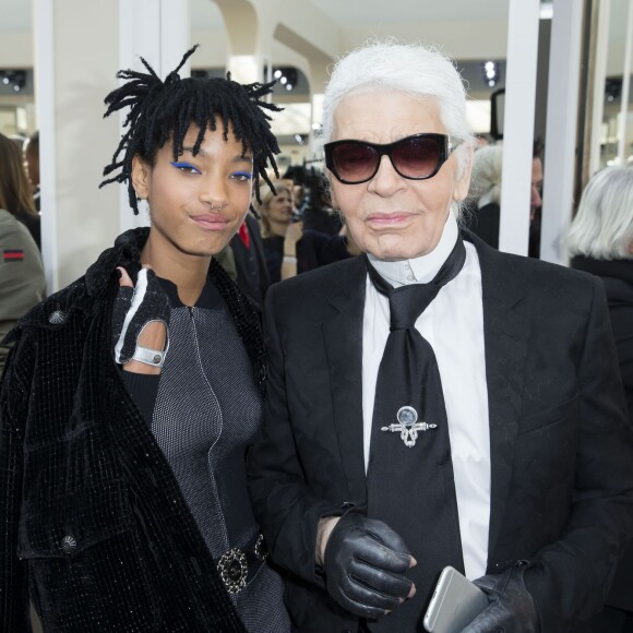 Willow Smith et le designer Karl Lagerfeld - People en backstage du défilé de mode "Chanel", collection prêt-à-porter automne-hiver 2016-2017 au Grand Palais à Paris, le 8 mars 2016. © Olivier Borde/Bestimage