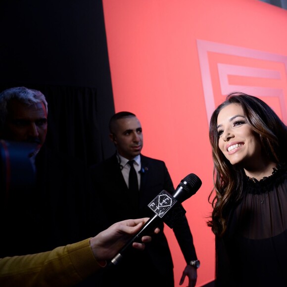 Eva Longoria assiste au défilé Shiatzy Chen (collection prêt-à-porter automne-hiver 2016-2017) au Grand Palais. Paris, le 8 mars 2016.