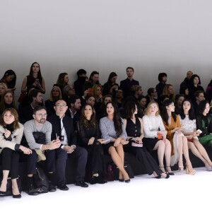 Eva Longoria assiste au défilé Shiatzy Chen (collection prêt-à-porter automne-hiver 2016-2017) au Grand Palais. Paris, le 8 mars 2016.