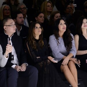 Eva Longoria assiste au défilé Shiatzy Chen (collection prêt-à-porter automne-hiver 2016-2017) au Grand Palais. Paris, le 8 mars 2016.