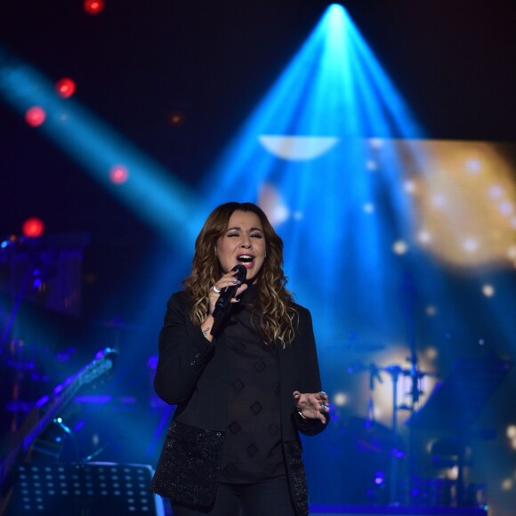 Exclusif - Chimène Badi - Scène - Enregistrement de l'émission "Tout le monde chante contre le cancer...10 ans" au Zénith à Paris, le 1er décembre 2015 © Gorassini-Guizard / Bestimage