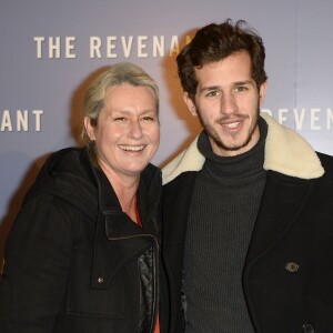Luana Belmondo et son fils Victor - Avant-première du film "The Revenant" au Grand Rex à Paris, le 18 janvier 2016. © Coadic Guirec/Bestimage