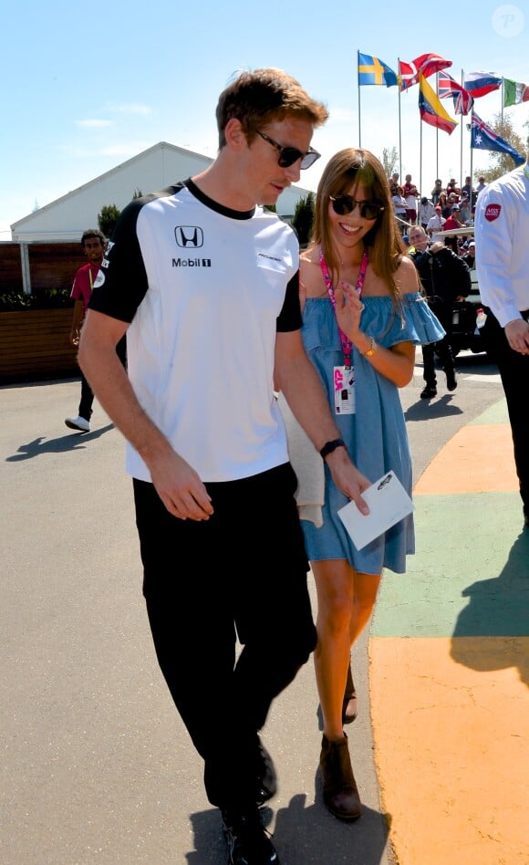 Jenson Button et Jessica Michibata le 14 mars 2015 au Grand Prix d'Australie.