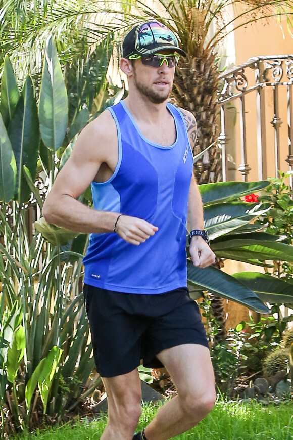 Jenson Button court dans son quartier de Venice Beach à Los Angeles le 10 mars 2016.