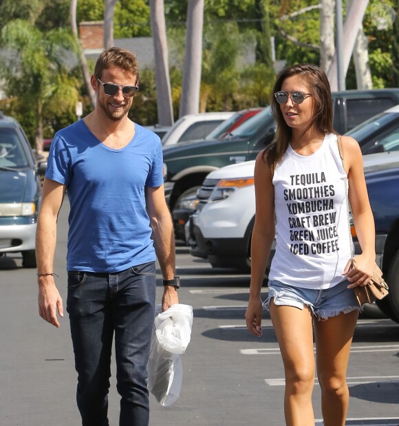 Jenson Button et sa nouvelle compagne Brittny Ward le 9 mars 2016 à Sherman Oaks, rentrant d'une séance de sport et de shopping ensemble.