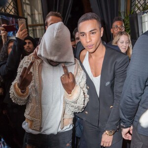 Kanye West et Olivier Rousteing - Coulisses du défilé Balmain à Paris. Le 3 mars 2016.