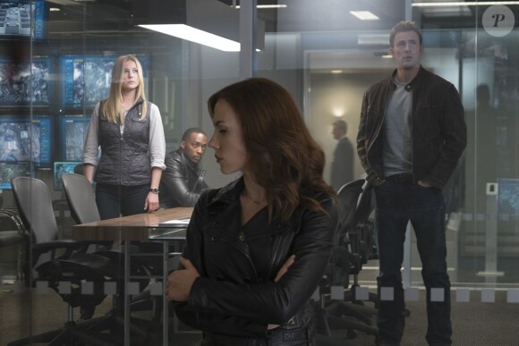 Anthony Mackie, Chris Evans, Emily VanCamp, Scarlett Johansson dans Captain America - Civil War.