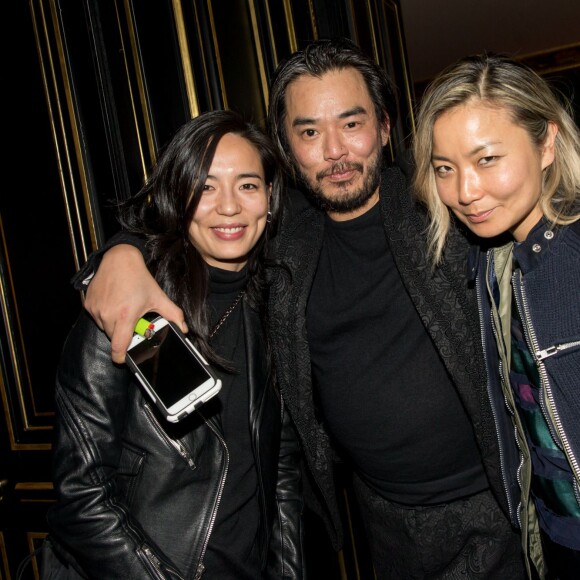 Melvin Chua et des amies à La Réserve à Paris, le 07/03/2016