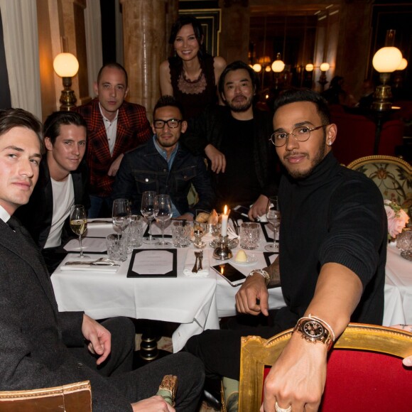 Cristiano Minchio, Hidetoshi Nakata, Wendi Deng, l'ex-femme de Rupert Murdoch, Hidetoshi Nakata, Melvin Chua, Charlie Siem et Lewis Hamilton à La Réserve à Paris, le 07/03/2016