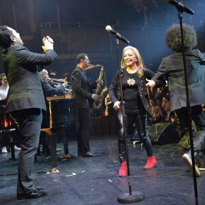 Véronique Sanson (l'imprimé de son tee-shirt représente le logo du groupe "Crosby, Stills & Nash" de son ex-mari Stephen Stills avec qui elle a eu son fils Christopher) - Cérémonie de remise des Grands Prix Sacem 2015 aux Folies Bergères à Paris le 30 novembre 2015. © Veeren / Bestimage