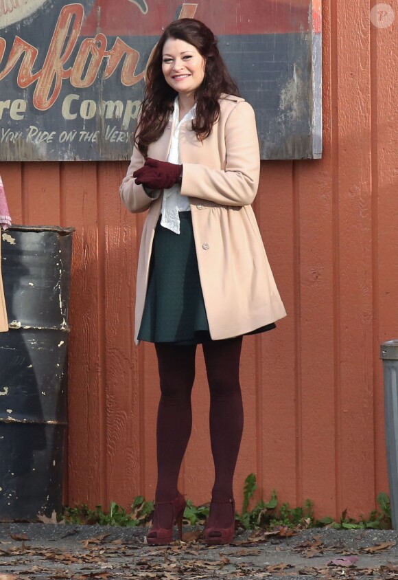 Emilie de Ravin de "Once Upon a Time" sur le tournage de la série à Steveston au Canada, le 18 novembre 2014