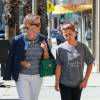 Reese Witherspoon se promène avec son fils Deacon Phillippe à Los Angeles, le 6 mars 2016