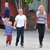 Exclusif - Reese Witherspoon, ses enfants Deacon et Ava, son mari Jim Toth et leur fils Tennessee se rendent à l'église à Santa Monica, le 15 novembre 2015.
