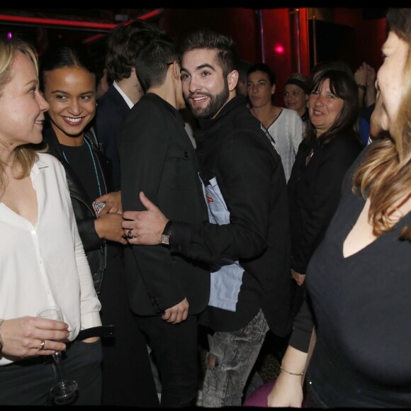 Exclusif - Kendji Girac reçoit son disque de diamant pour son album Ensemble des mains d'Olivier Nusse, PDG d'Universal Music lors d' une soirée organisée au Matignon, à Paris, le 9 mars 2016. © Alain Guizard / Bestimage