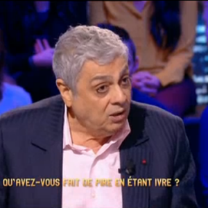 Enrico Macias dans Action ou vérité, le 18 mars 2016 sur TF1.