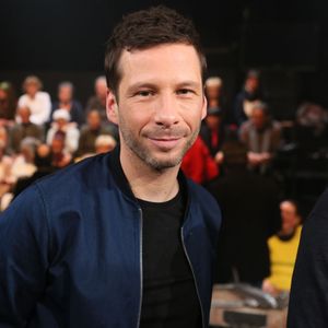 Exclusif - Alex Beaupain, lors de l'enregistrement de l'émission Du côté de chez Dave, à Paris, le 16 février 2016 pour une diffusion sur France 3 le dimabche 20 mars 2016 à 16h10.