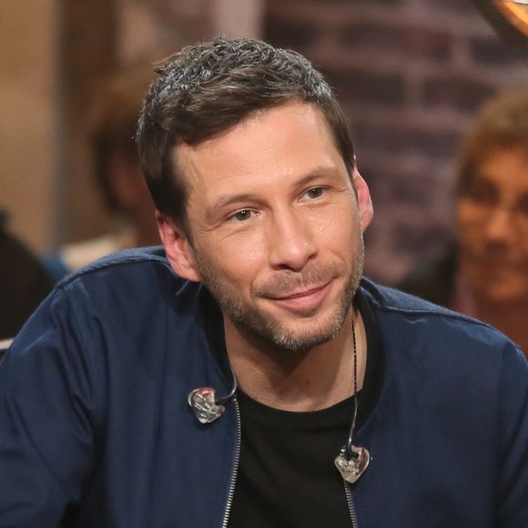 Exclusif - Alex Beaupain, lors de l'enregistrement de l'émission Du côté de chez Dave, à Paris, le 16 février 2016 pour une diffusion sur France 3 le dimabche 20 mars 2016 à 16h10.