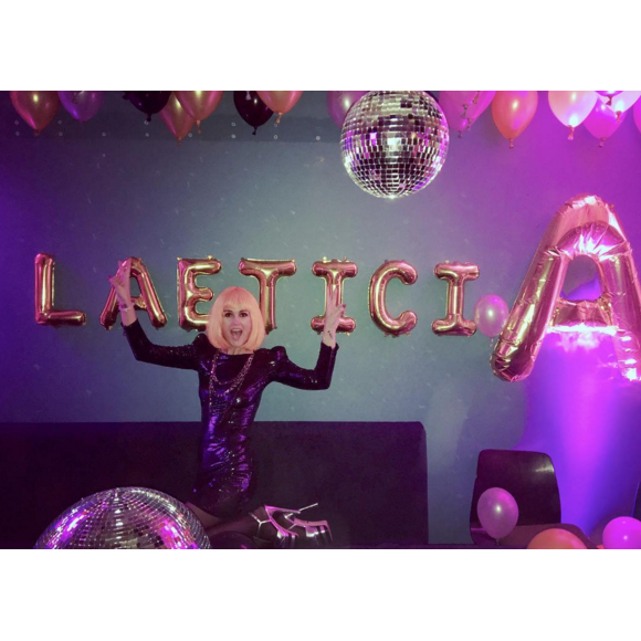 Laeticia Hallyday fête ses 41 ans lors d'une soirée disco à Paris. Photo publiée sur Instagram, le 20 mars 2016.