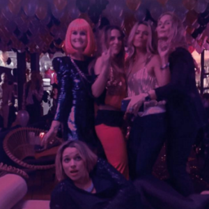 Laeticia Hallyday fête ses 41 ans lors d'une soirée disco organisée à Paris avec tous ses amis. Photo publiée sur Instagram, le 20 mars 2016.