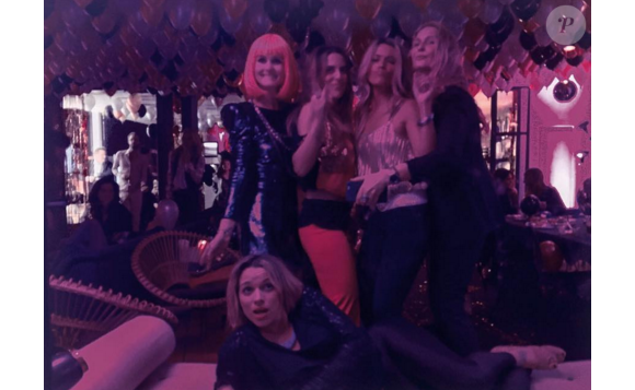 Laeticia Hallyday fête ses 41 ans lors d'une soirée disco organisée à Paris avec tous ses amis. Photo publiée sur Instagram, le 20 mars 2016.