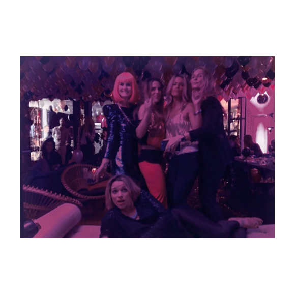 Laeticia Hallyday fête ses 41 ans lors d'une soirée disco organisée à Paris avec tous ses amis. Photo publiée sur Instagram, le 20 mars 2016.