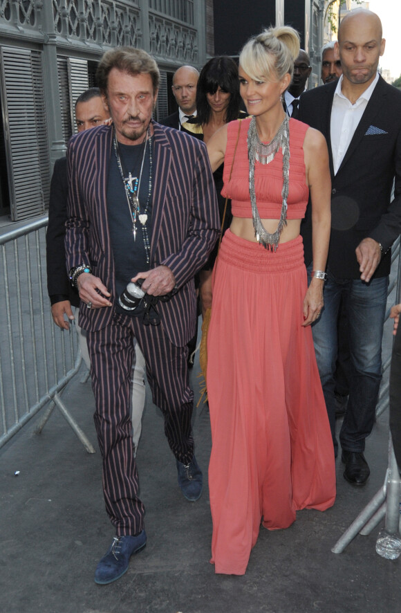 Johnny Hallyday et sa femme Laeticia Hallyday au défilé Saint Laurent Homme collection Printemps-Eté 2016 au Carreau du Temple lors de la Fashion Week à Paris, le 28 juin 2015.