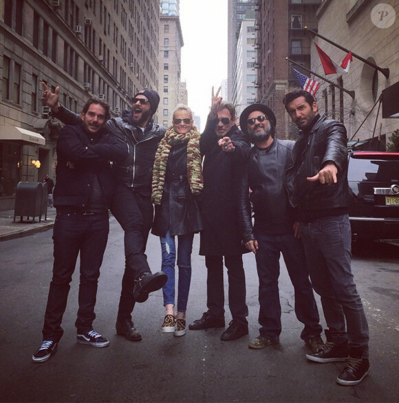 Laeticia Hallyday entourée de Johnny, Mr. Brainwash, Sébastein Ferran et Jean-Claude Sindres à New York pour son 40e anniveraire, mars 2015.