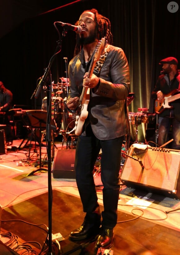 Ziggy Marley en concert à la soirée caritative "Samuel Waxman Cancer Research" à New York, le 6 décembre 2014