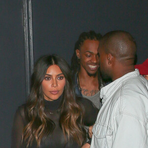 Kanye West, Kim et Kourtney Kardashian quittent le Warwick à Los Angeles, le 23 mars 2016.