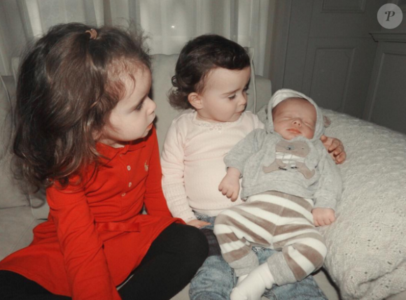 Jade Lagardère dévoile une photo de ses enfants, Mila, Liva et Nolan