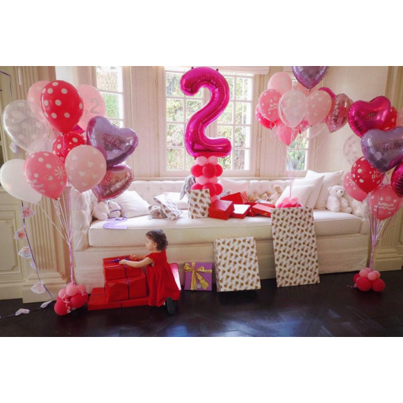 Jade Foret immortalise l'anniversaire de sa fille Mila qui vient d'avoir 2 ans. Mars 2016.