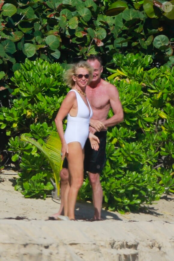 Semi-exclusif - Le chanteur Sting et sa femme Trudie Styler en vacances sur une plage de Saint-Barthélemy le 17 mars 2016.