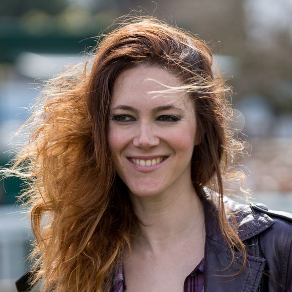 Sandra Lou lors du lancement des Dimanches au Galop à l'Hippodrome d'Auteuil, le 27 mars 2016. Les Dimanches au Galop sont des sorties dominicales destinées aux familles pour une immersion ludique et sportive dans le monde des courses de chevaux. © Florian Leger / Share & Dare via Bestimage