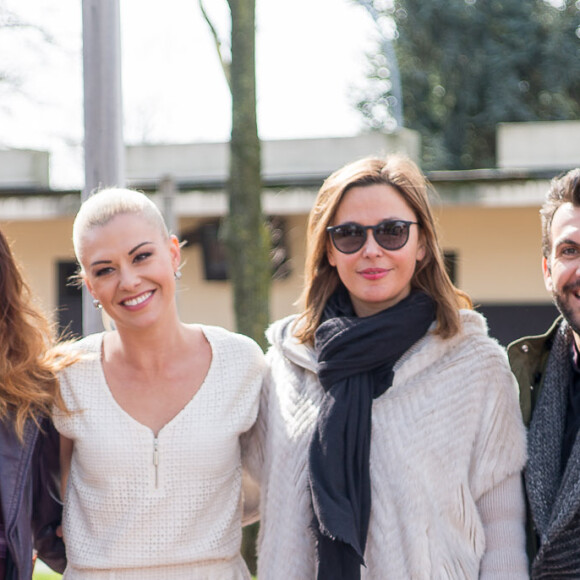 Jennifer Lauret, Sandra Lou, Katrina Patchett, Sandrine Quétier, Laurent Ournac et Tonya Kinzinger lors du lancement des Dimanches au Galop à l'Hippodrome d'Auteuil, le 27 mars 2016. Les Dimanches au Galop sont des sorties dominicales destinées aux familles pour une immersion ludique et sportive dans le monde des courses de chevaux. © Florian Leger / Share & Dare via Bestimage