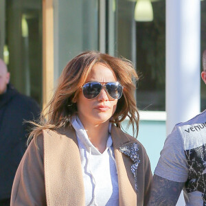 Jennifer Lopez et Casper Smart se promènent, main dans la main, dans les rues de New York, le 2 mars 2016