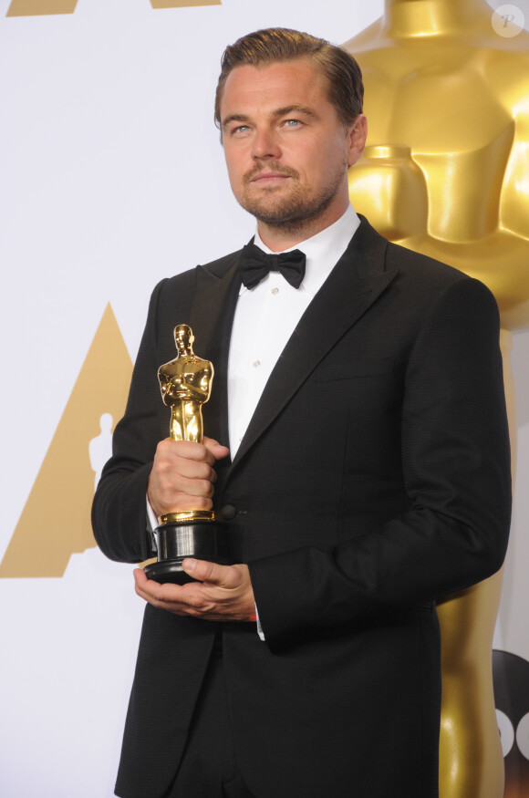 Leonardo DiCaprio (Oscar du meilleur acteur pour le film "The Revenant") lors de la 88ème cérémonie des Oscars à Hollywood, le 28 février 2016.