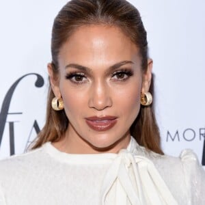 Jennifer Lopez au photocall des Los Angeles Fashion Awards 2016 à l'hôtel Sunset Tower le 20 mars 2016. © Lisa O'Connor via ZUMA Wire / Bestimage