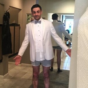 Camille Combal en caleçon, dans une boutique de mariage, à Las Vegas, le 3 avril 2016