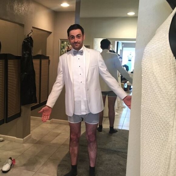Camille Combal en caleçon, dans une boutique de mariage, à Las Vegas, le 3 avril 2016