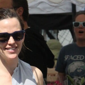 Jennifer Garner radieuse avec sa fille Seraphina au farmer's market, Los Angeles, le 3 avril 2016.