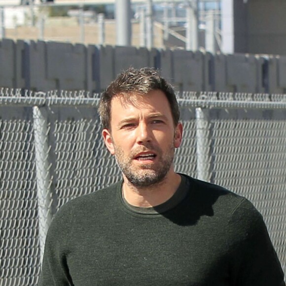 Ben Affleck dans la rue à Santa Monica le 1er avril 2016. © CPA / Bestimage