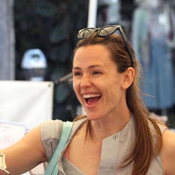Jennifer Garner radieuse avec sa fille Seraphina au farmer's market, Los Angeles, le 3 avril 2016.