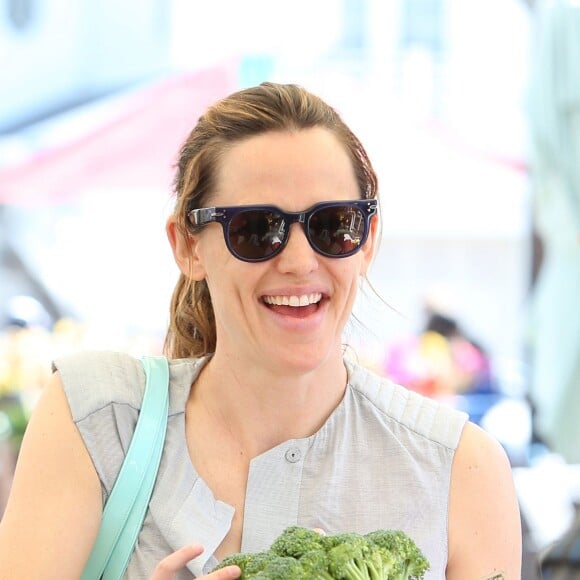 Jennifer Garner radieuse avec sa fille Seraphina au farmer's market, Los Angeles, le 3 avril 2016.