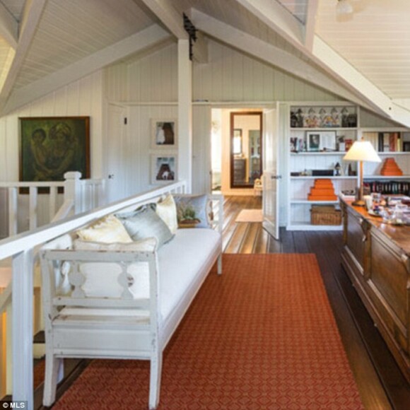 Ben Affleck a emménagé dans la propriété de Brooke Shields qu'il loue 35000 dollars par mois et qui est voisine de la maison qu'il possède avec Jennifer Garner à Pasific Palisades.