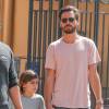 Exclusif - Prix Spécial - No Web - Kourtney Kardashian et Scott Disick se retrouvent le temps d'une après-midi au Studio Universal avec les enfants le 18 mars 2016. Exclusive - No Web Use For Germany please call for price Reality stars and exes Scott Disick, Kourtney Kardashian and family spent the day with each other at the opening of 'The Wizarding World of Harry Potter' at Universal Studios in Hollywood, California on March 18, 2016. The group enjoyed the park, rode on rides, and left with bags full of goodies. Penelope held her new wand while the group left.18/03/2016 - Los Angeles
