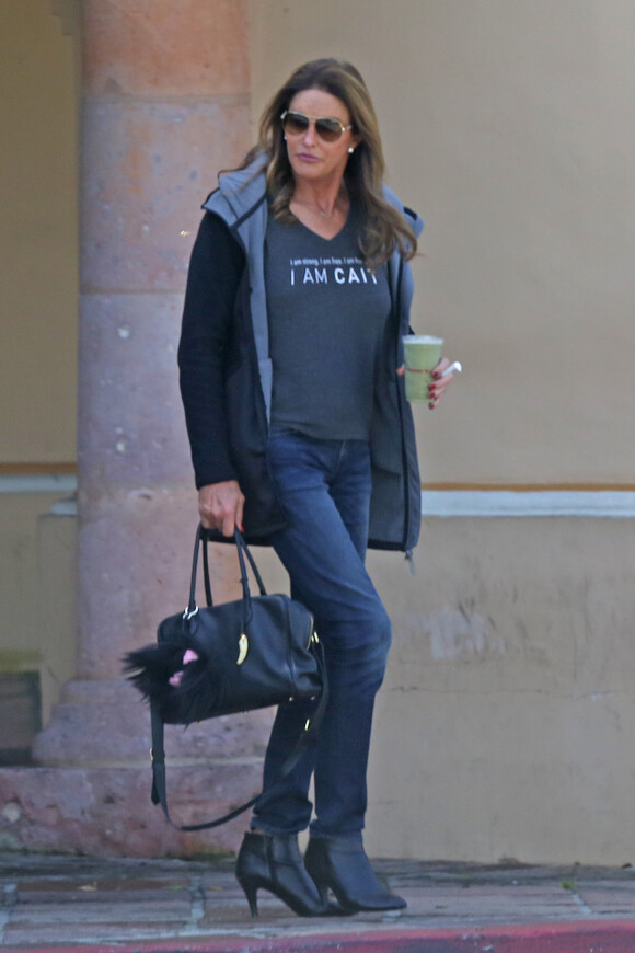 Exclusif - Caitlyn Jenner avec un t-shirt "I am Cait" à Los Angeles le 7 mars 2016